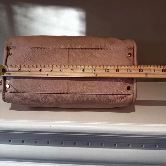 Banana Republic Elegant Beige Soft Pink Leather Shoulder Bag - Picture 9 of 15